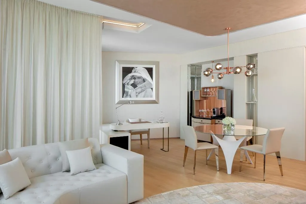 SUITE CLUB Room, Paramount Hotel Dubai, Dubai