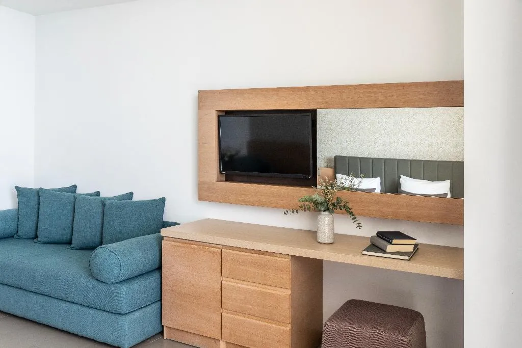 Double or Twin CAPACITY 4 Room, Royal Apollonia, Cyprus