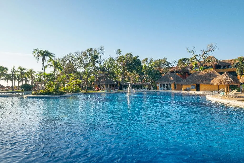 Pool, Iberostar Waves Quetzal All Inclusive, Cancun Area