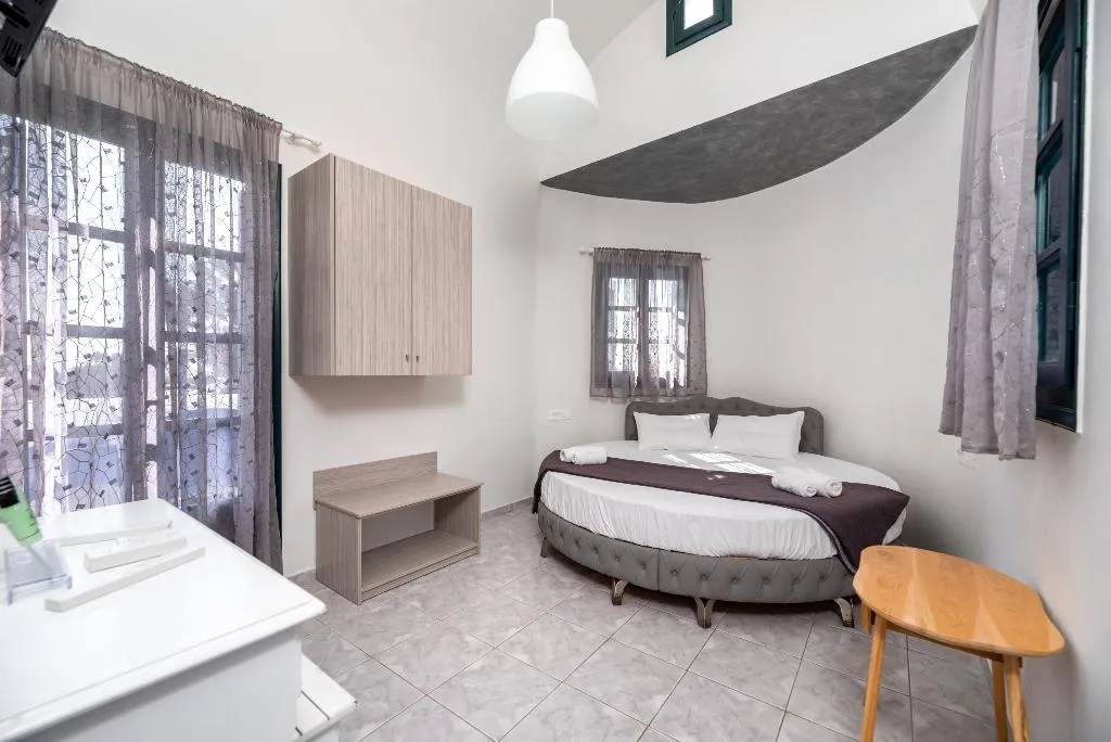 TRIPLE STANDARD Room, Villa Anemomilos Perissa, Santorini