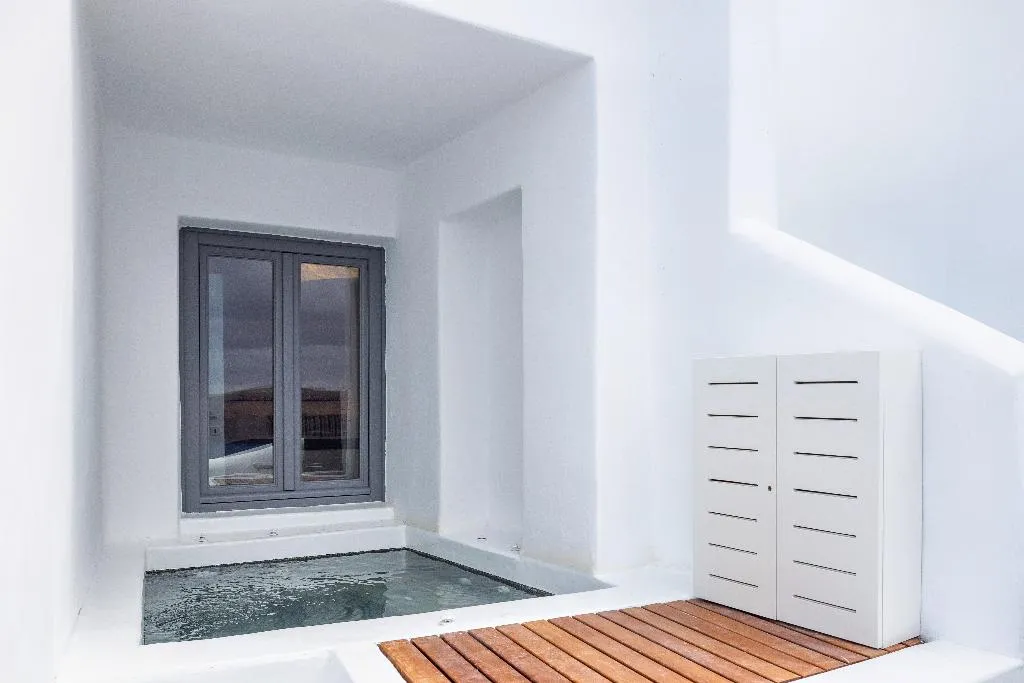 DOUBLE WITH JACUZZI Room, IKIES Santorini, Santorini