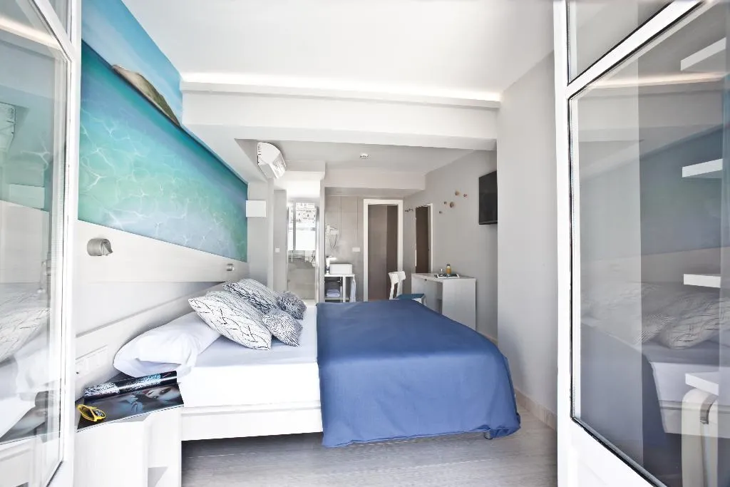 Double or Twin STANDARD Room, Ryans La Marina, Ibiza