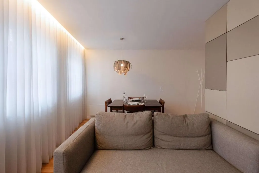 Room, Domum, Porto