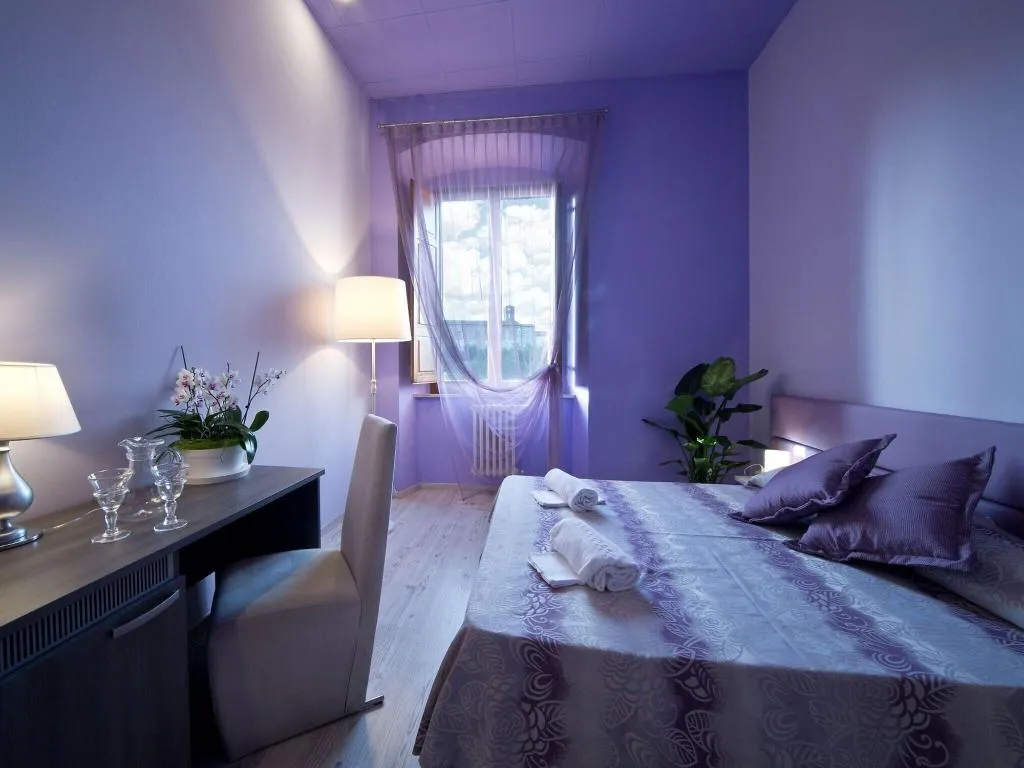 Room, Palazzo Renieri, Florence