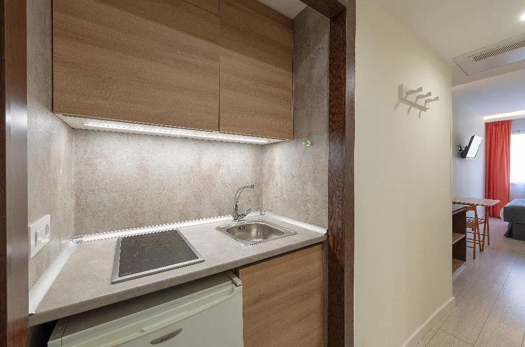 TRIPLE STANDARD Room, Apartamentos Recoletos, Madrid