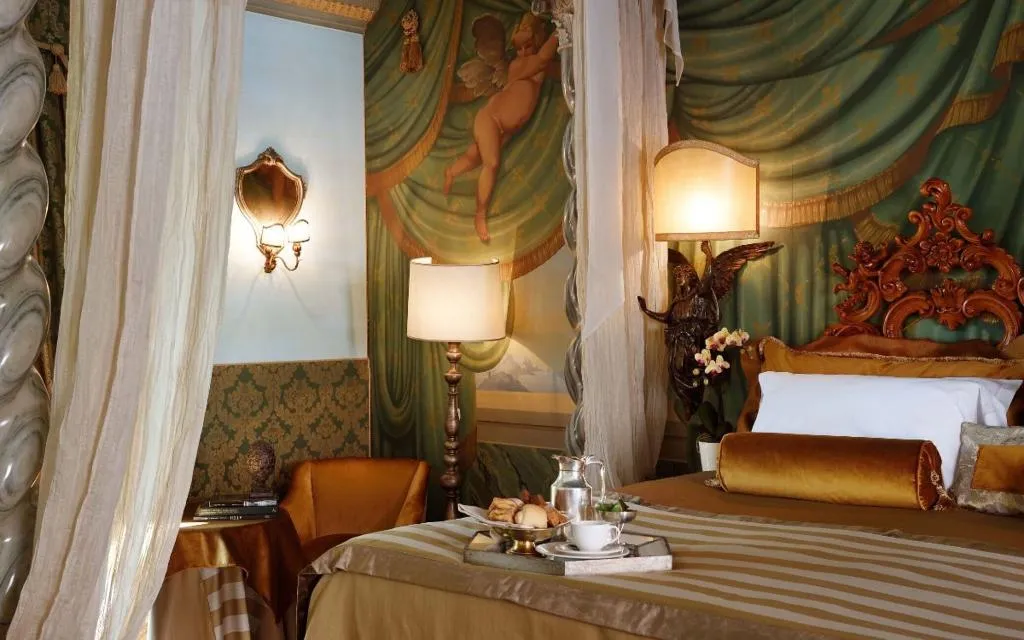 JUNIOR SUITE CANAL VIEW Room, Metropole Venezia, Venice