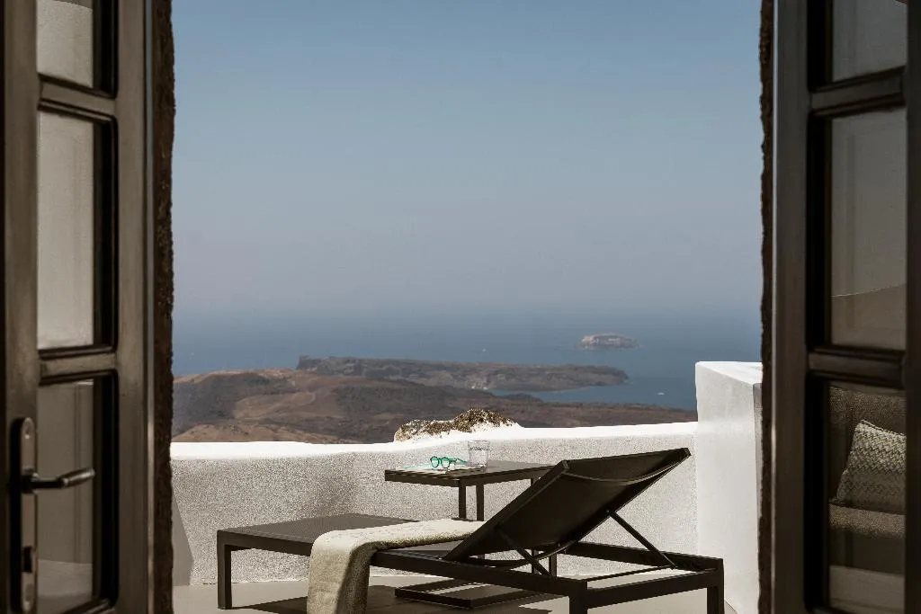 CAVE GRAND Room, Aqua Luxury Suites, Santorini