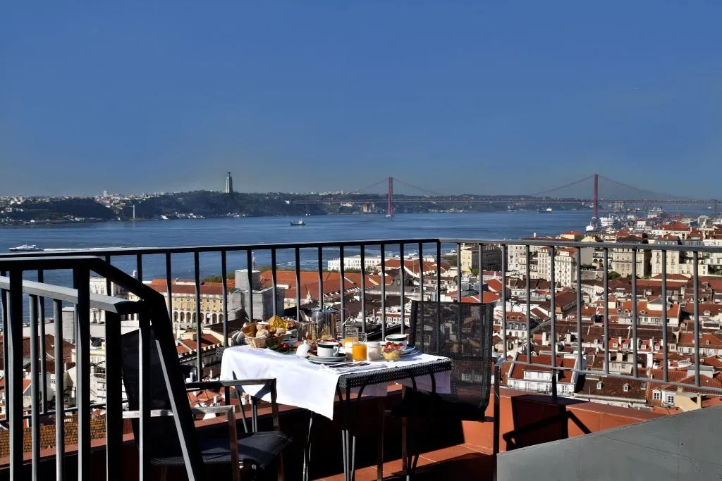Room, Solar Dos Mouros, Lisbon