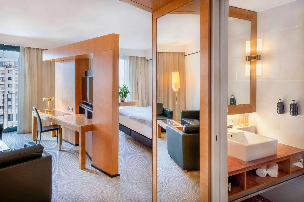 JUNIOR SUITE STANDARD Room, Melia Berlin, Berlin