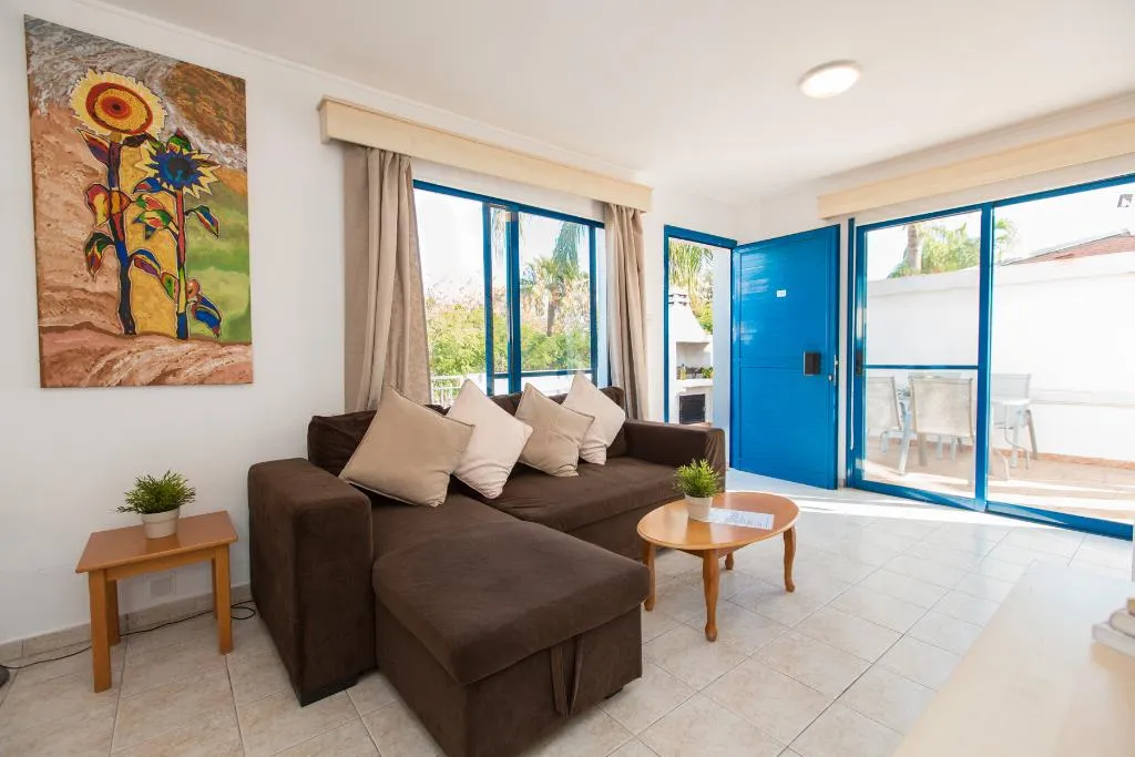 VILLA TWO BEDROOMS Room, Flouressia Gardens, Cyprus