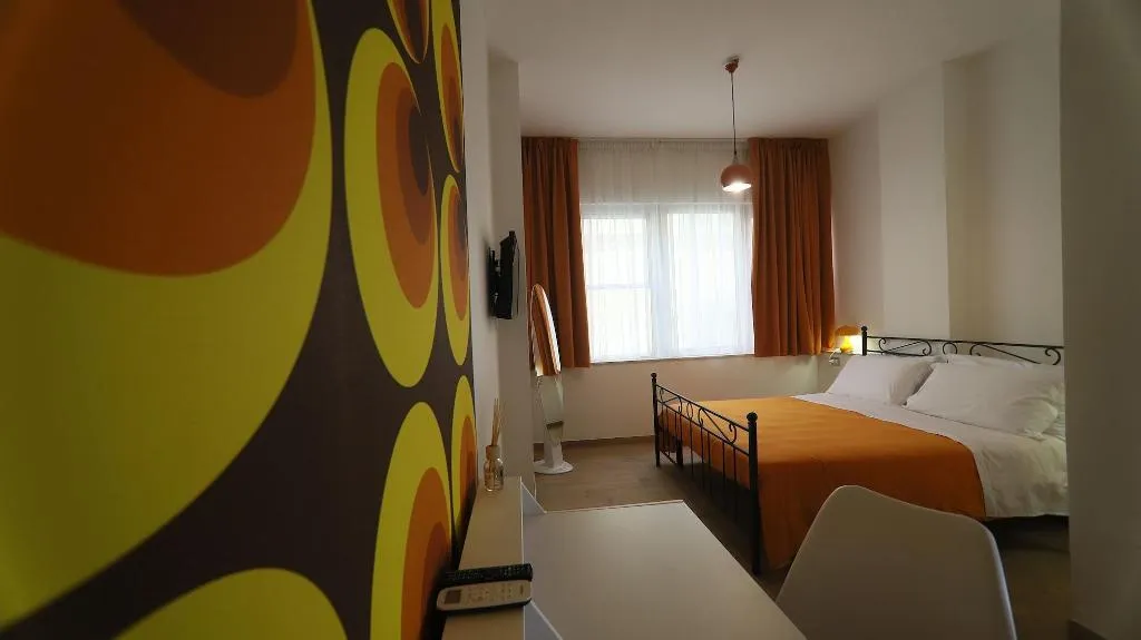 Room, 1970 Rooms, Naples