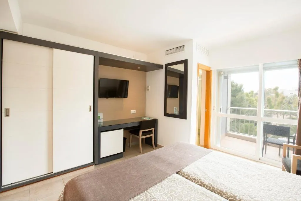 FAMILY ROOM WITH BALCONY Room, Cosmopolitan, Majorca
