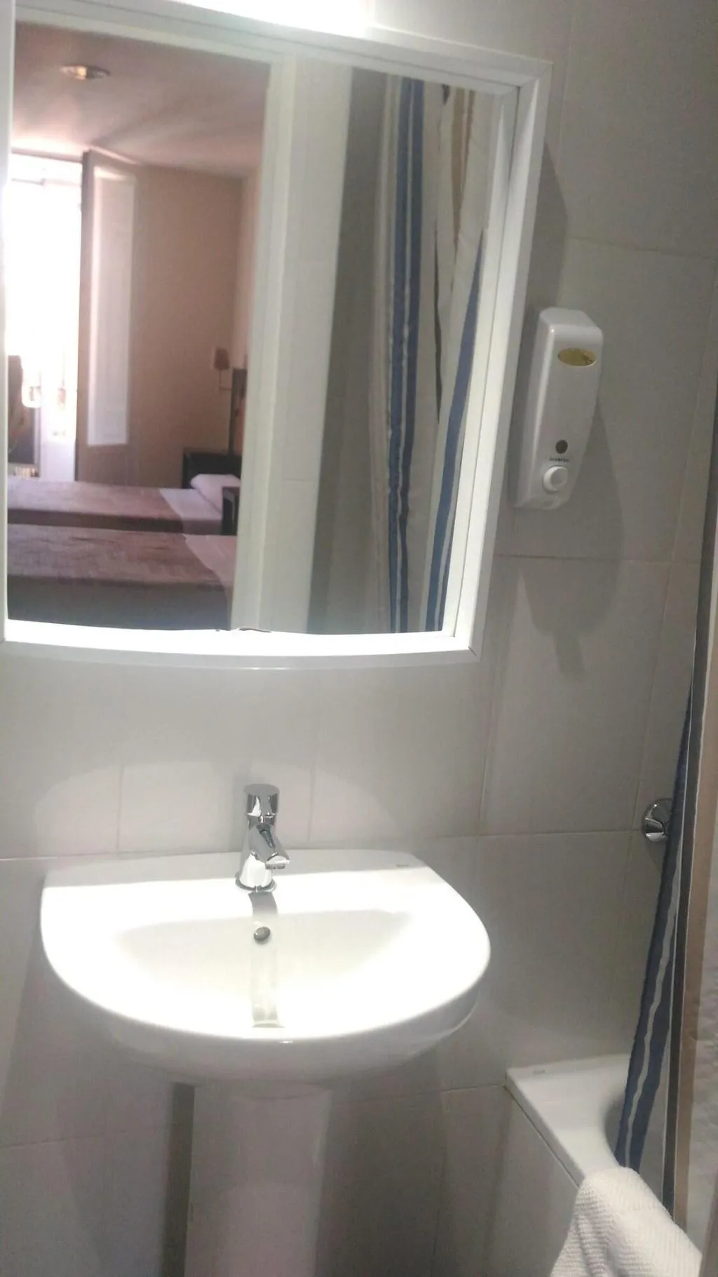 Room, Hostal Alaska, Madrid