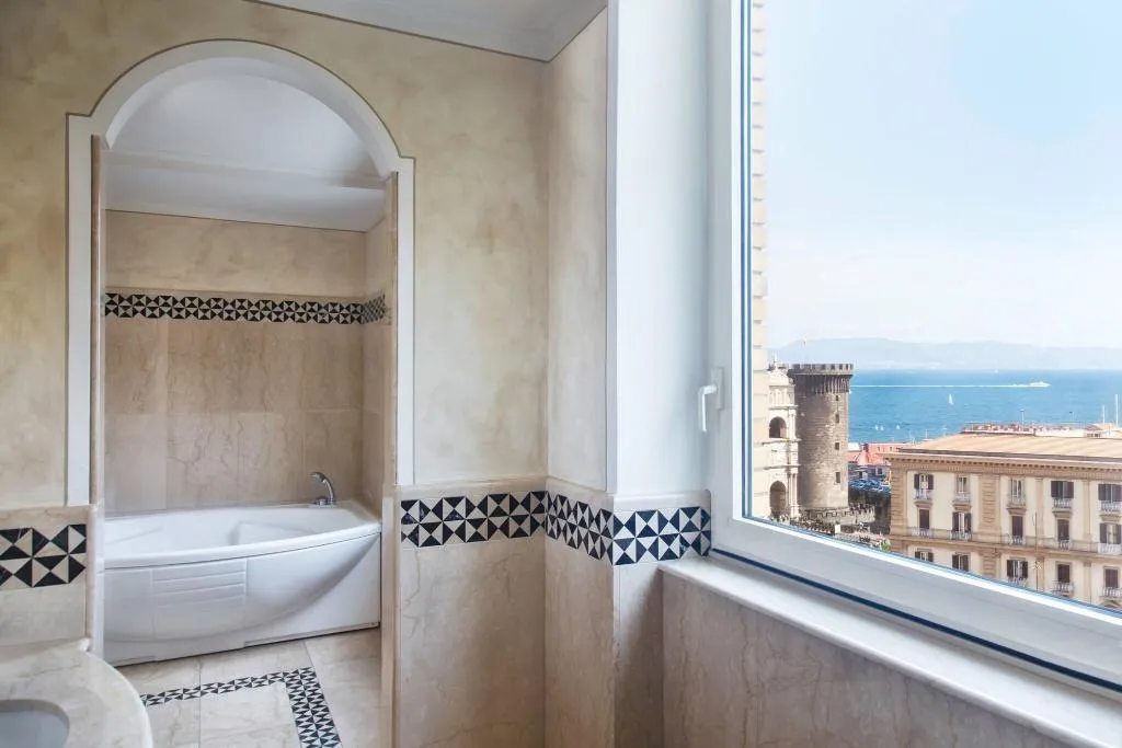 Room, Renaissance Naples Mediterraneo, Naples