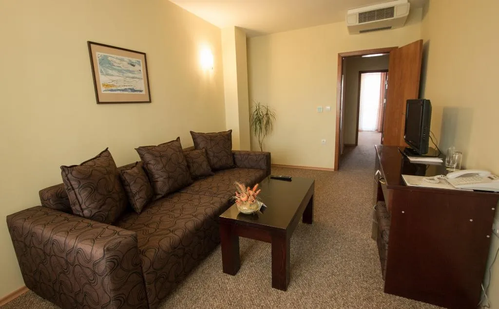 Room, Divesta, Varna