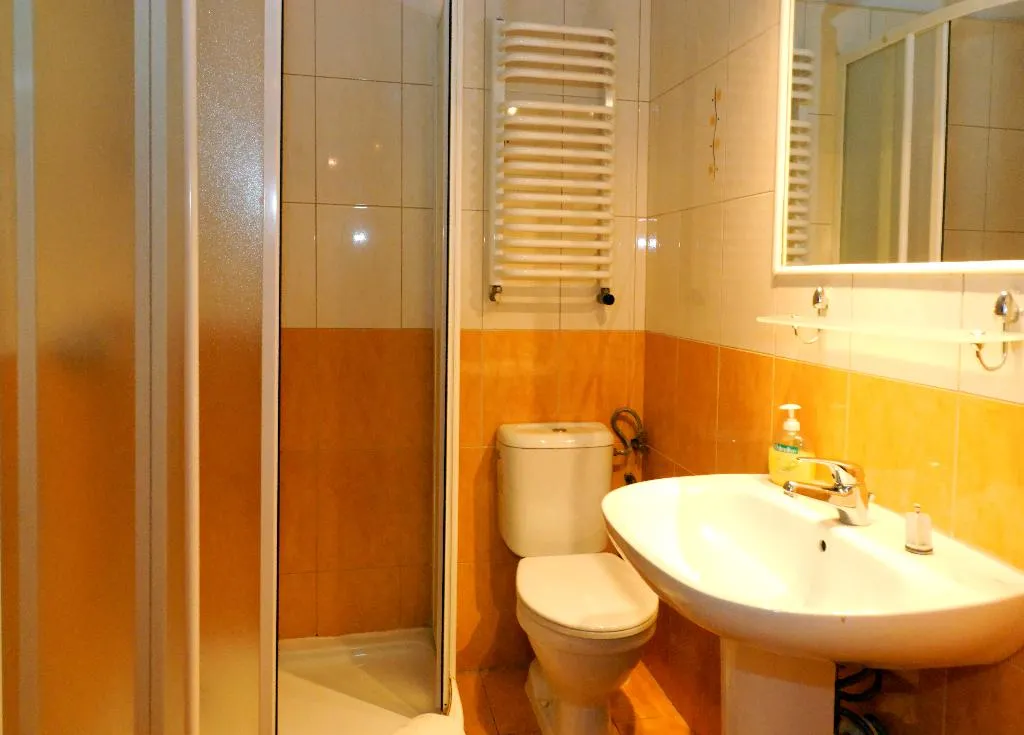 APARTMENT CAPACITY 4 ONE BEDROOM Room, P&J Tourist Apartments, Krakow