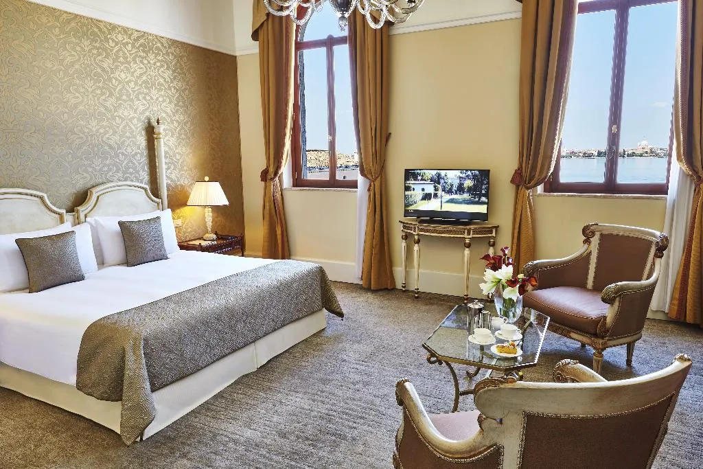 JUNIOR SUITE LAGOON VIEW Room, San Clemente Palace, Venice