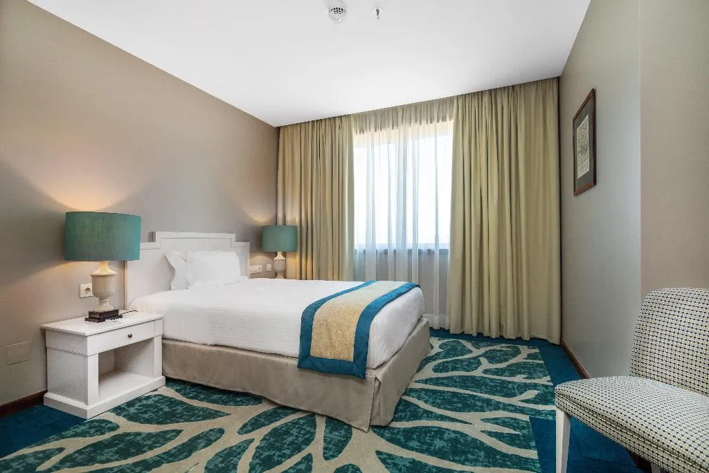 SUITE ONE BEDROOM Room, Holiday Inn Porto Gaia, Porto