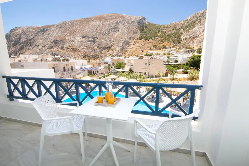 DOUBLE POOL VIEW Room, Sunshine, Santorini