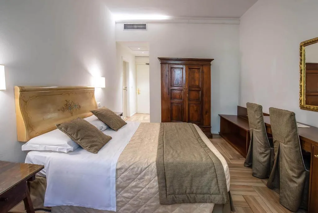 TWIN SUPERIOR Room, Machiavelli Palace, Florence