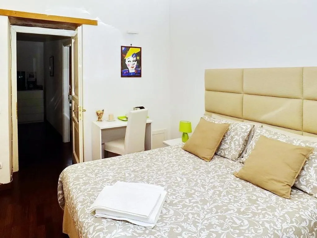 Room, B B Villa Elisa, Naples