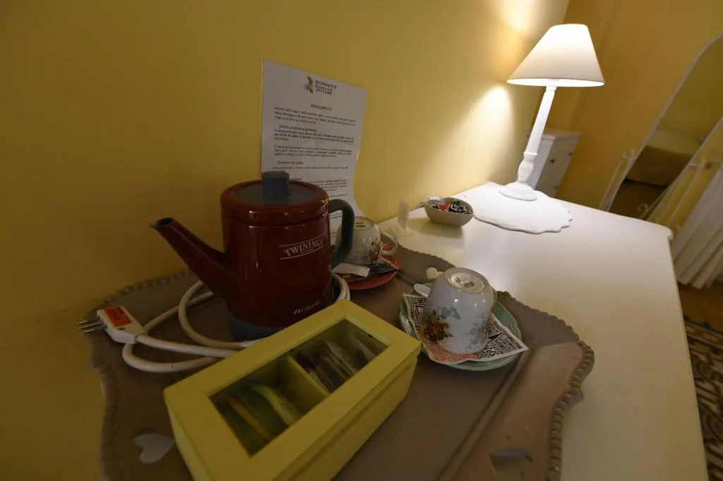 Room, Buonanotte Roma 2, Naples