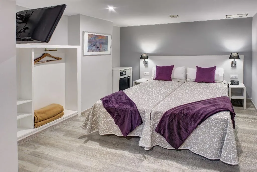 Double or Twin STANDARD Room, Nuevo Triunfo, Barcelona