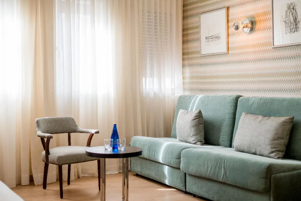 QUADRUPLE STANDARD Room, Hotel Opera, Madrid