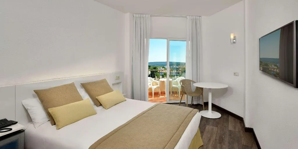 DOUBLE POOL VIEW Room, Sol Palmanova-Mirlos Tordos, Majorca
