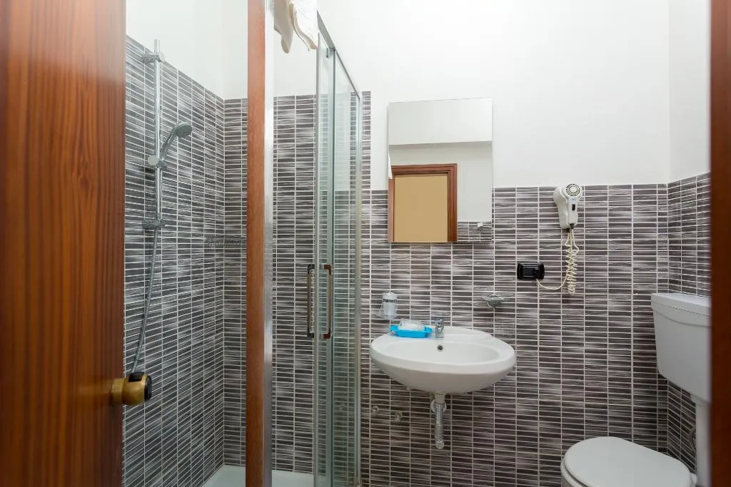 QUADRUPLE STANDARD Room, Basilea, Florence