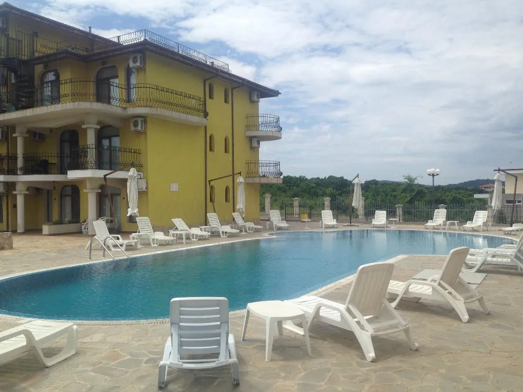 Pool, Green Hills, Bourgas