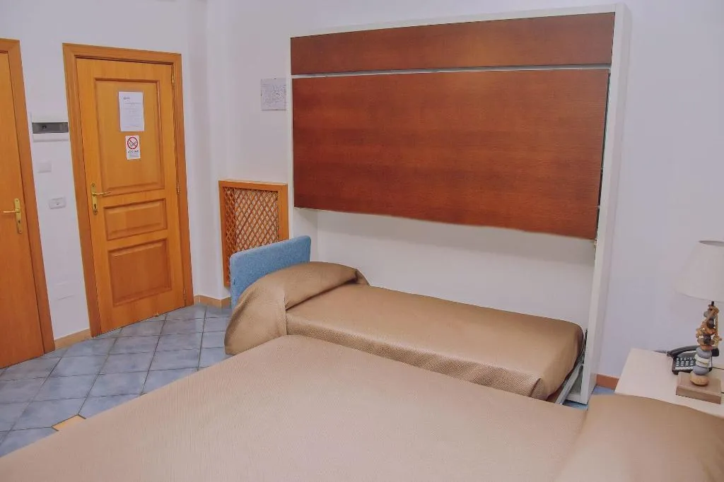 Room, Hotel Piccolo Sogno, Naples