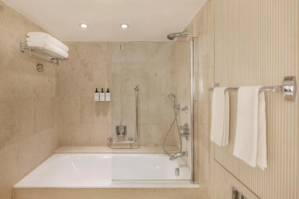 JUNIOR SUITE TWO QUEEN BEDS Room, Athenaeum InterContinental Athens, Athens