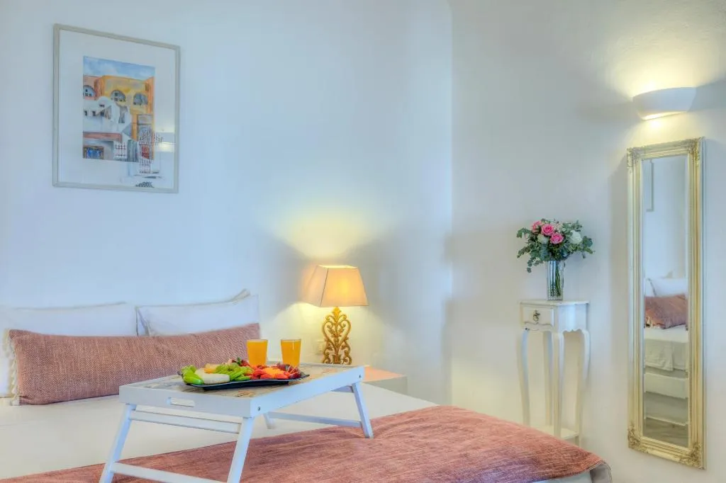 VILLA WITH PRIVATE POOL Room, Desiterra Resort, Santorini