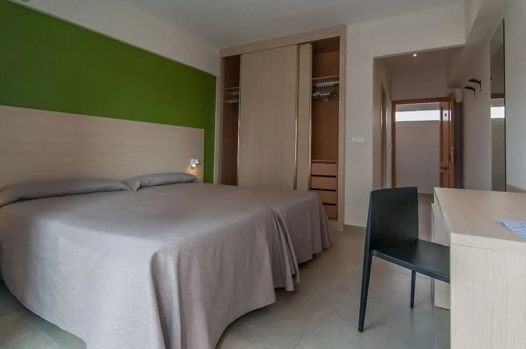 Double or Twin CAPACITY 2 Room, San Luis, Valencia