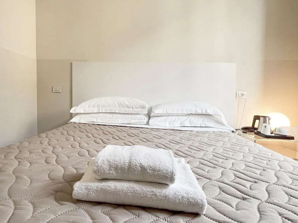 SINGLE STANDARD Room, Hotel La Scala, Florence