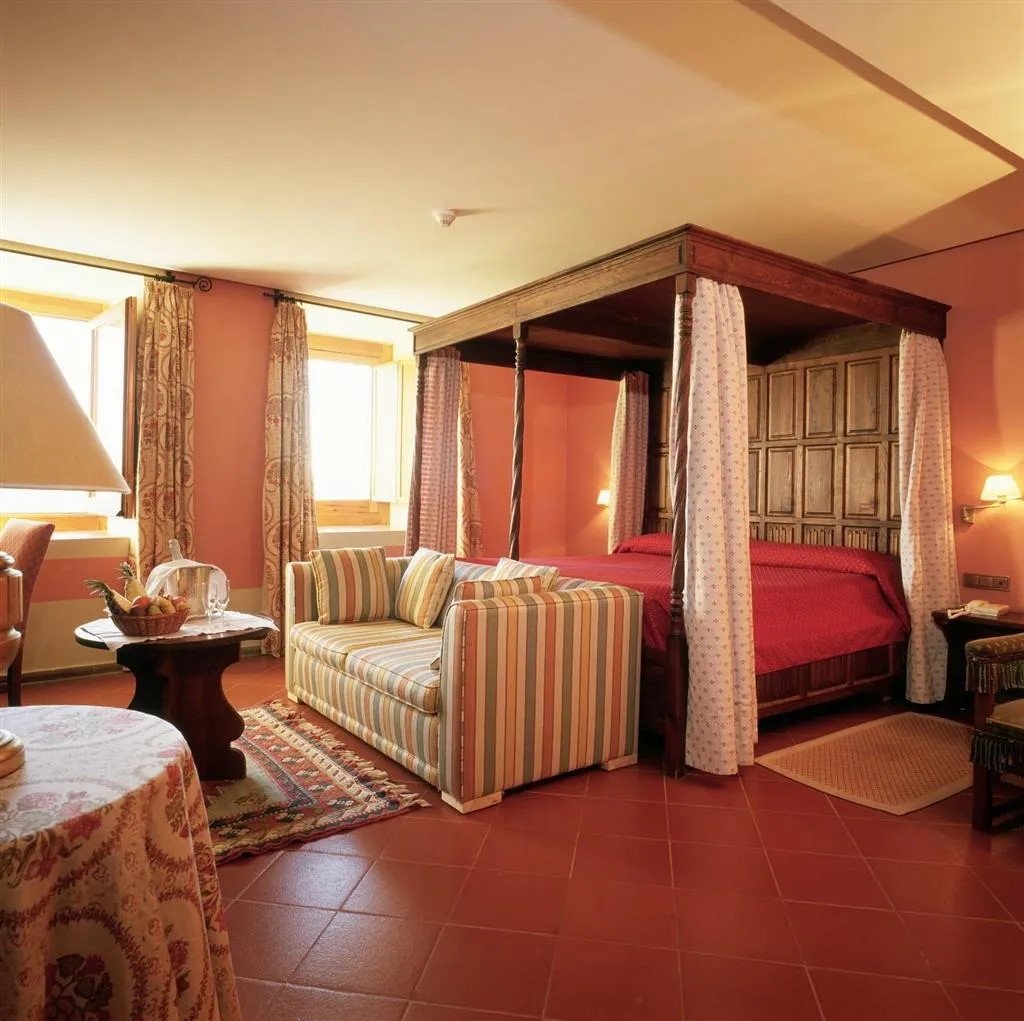SUITE STANDARD Room, Parador de Cardona, Barcelona