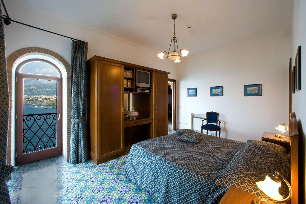 SUITE SEA VIEW Room, La Tonnarella, Naples