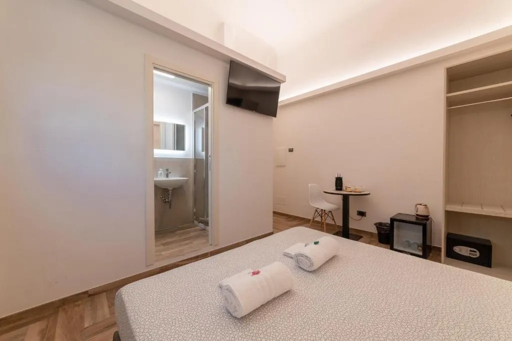 Room, B B Lorenzo De Medici, Florence