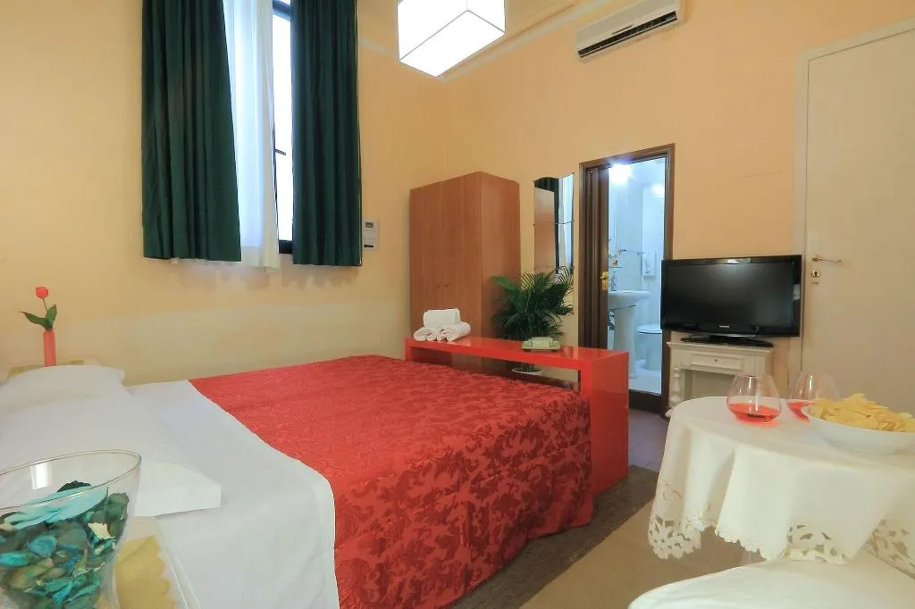 Room, Toscana, Florence