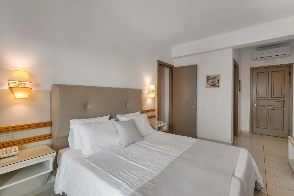JUNIOR SUITE STANDARD Room, Lithos by Spyros & Flora, Mykonos