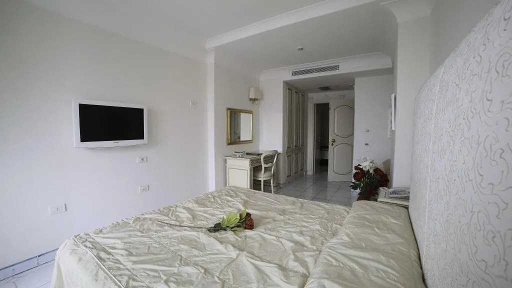 DOUBLE QUEEN SIZE BED Room, Hotel Villa Fraulo, Naples