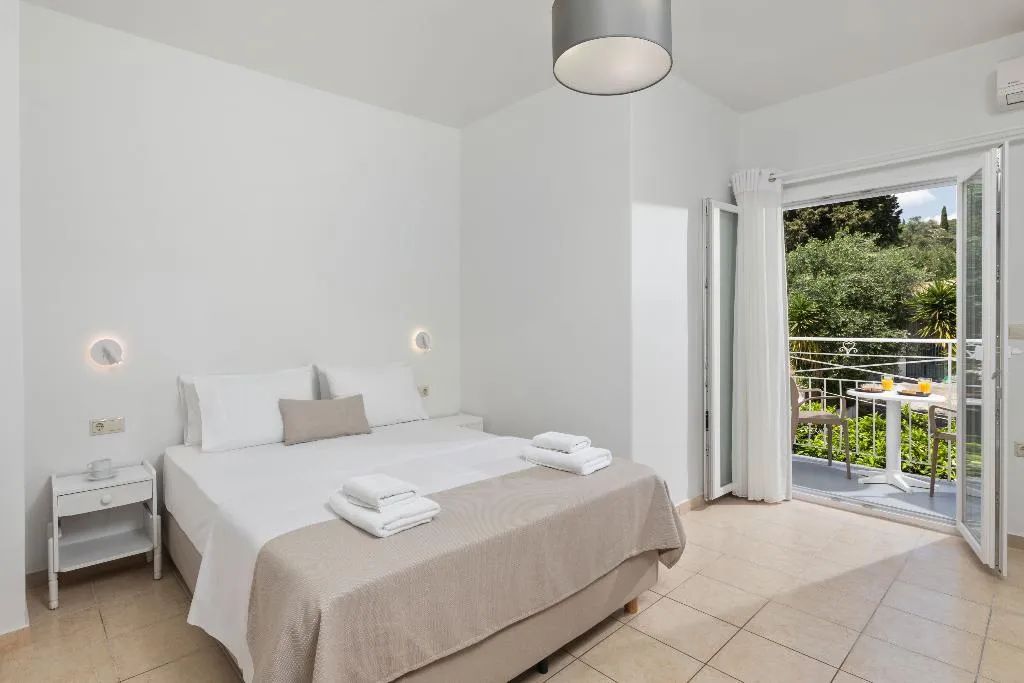 Room, Bella Vista Beach Hotel & Studios, Corfu