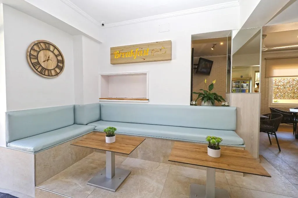 Sports and Entertainment, HR Gil - Adults Only, Majorca