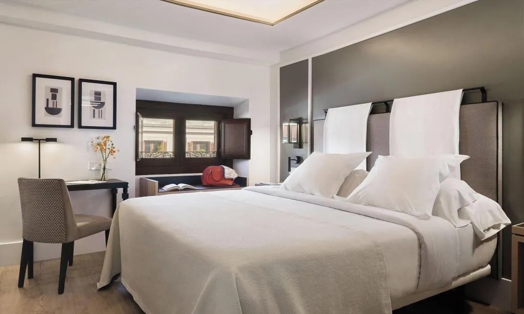 Room, Francisco I, Madrid