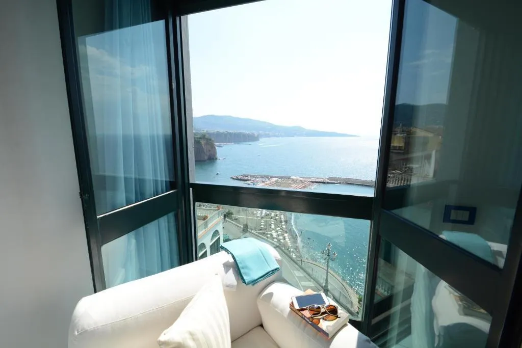 QUADRUPLE SUPERIOR SEA VIEW Room, Panorama Palace, Naples