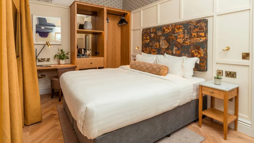 Room DELUXE ONE BED Room, The Fleet Hotel, Dublin