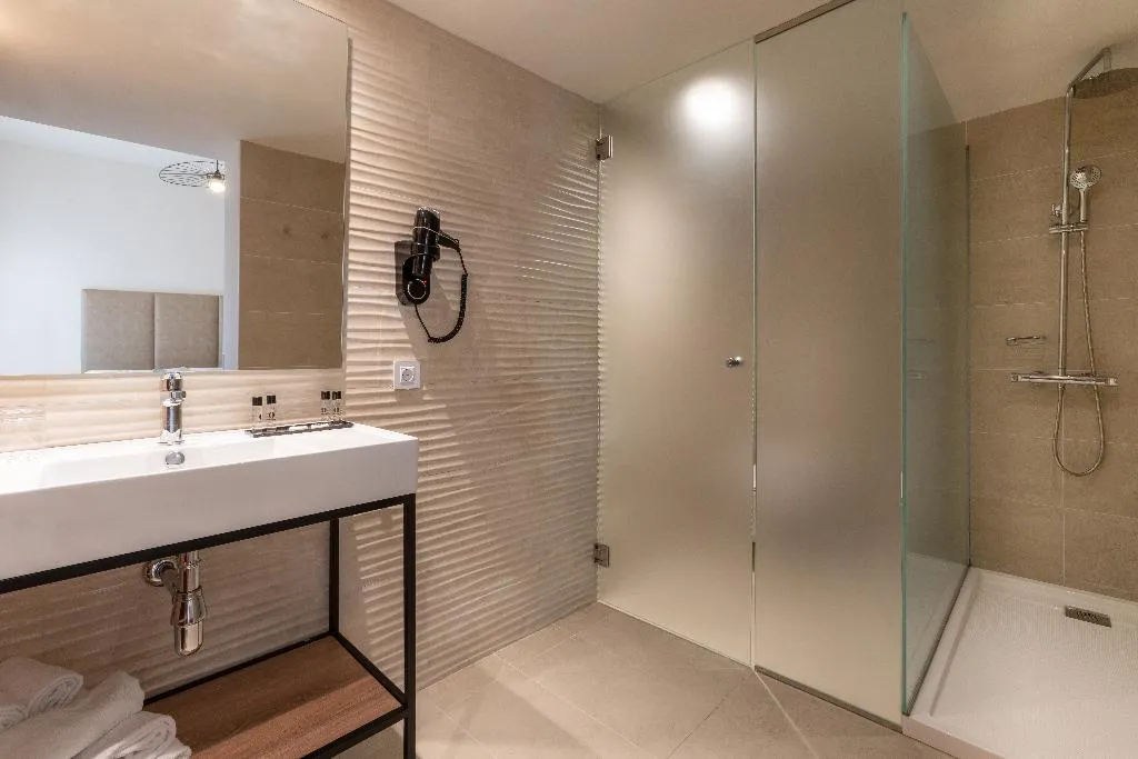 Double or Twin CAPACITY 3 Room, Las Arenas, Majorca