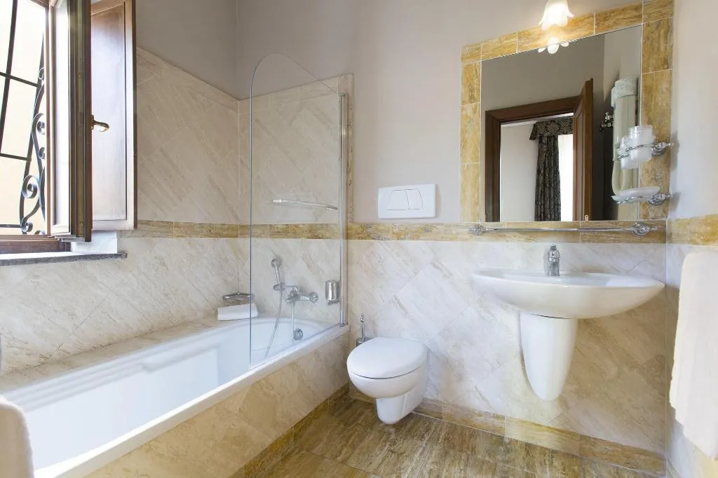 Room, Teatro Pace 33, Rome