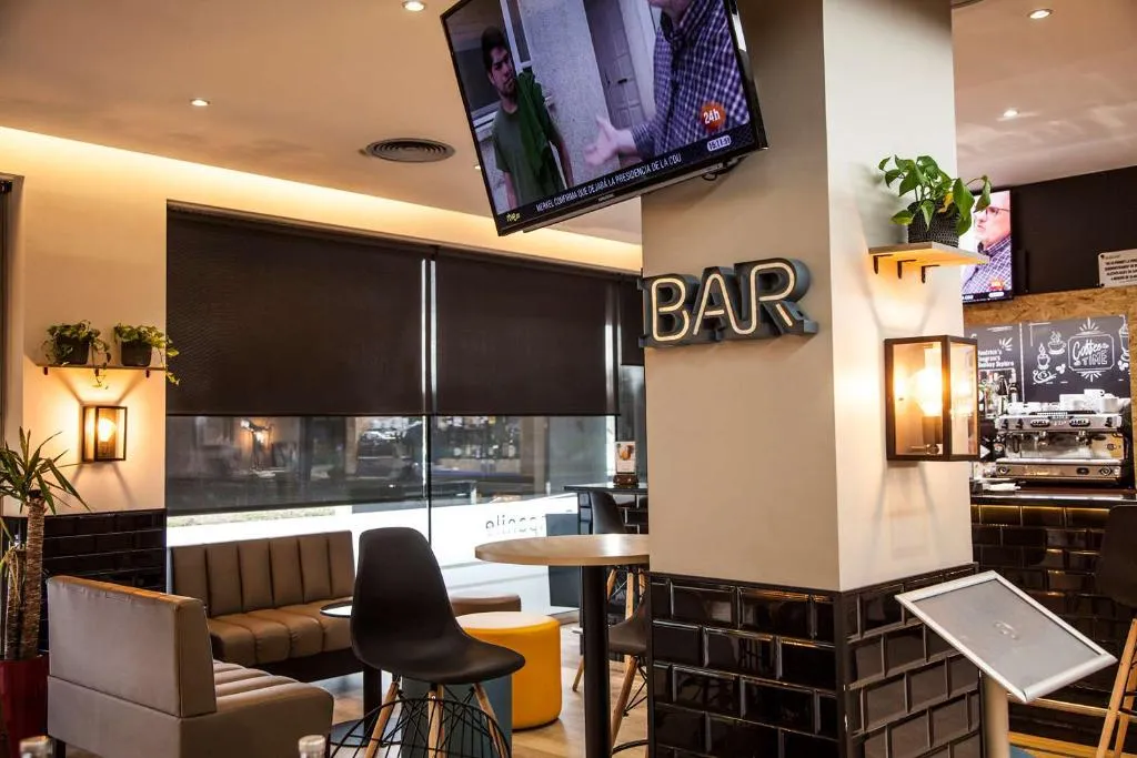 Bar, Travelodge Cornella Fira, Barcelona